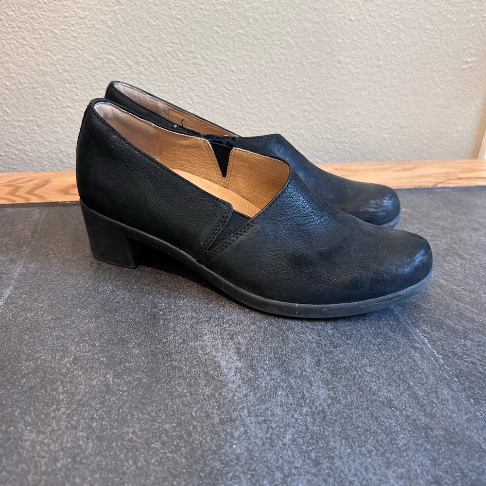 Dansko Women's Black Leather Flats